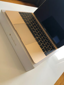 Macbook 12 . Gold . 256GB . 8GB Ram .