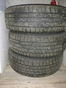 Golf 4 Gume sa felgama zimske 15