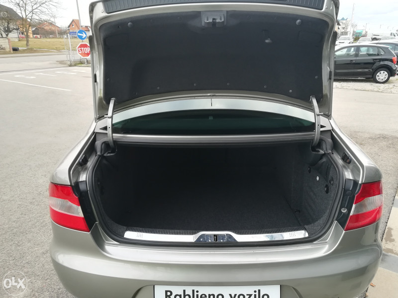 Škoda Superb - Autorad doo
