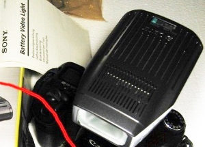 SONY REFLEKTOR 10W halogen,za video,radi na AA baterije