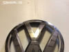 Znak na masci VW Golf 7 VII