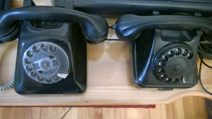 Stari bakelitni telefoni