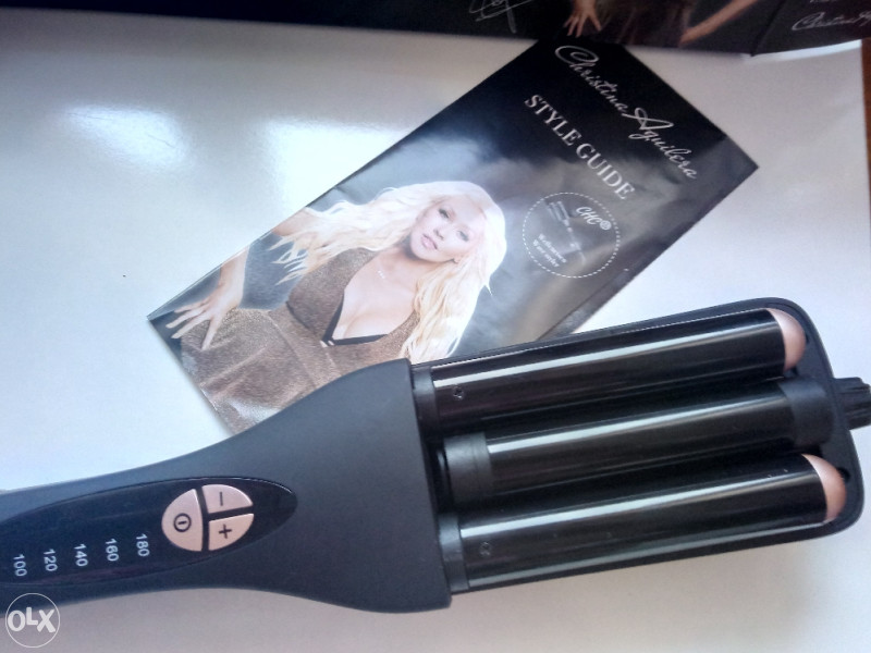 Christina aguilera wave top curler