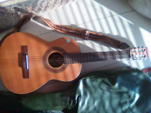 GITARA AKUSTIČNA