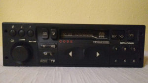 Auto radio Grunding kasetaš