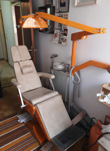 Starija stomatoloska stolica svedske proizvodnje