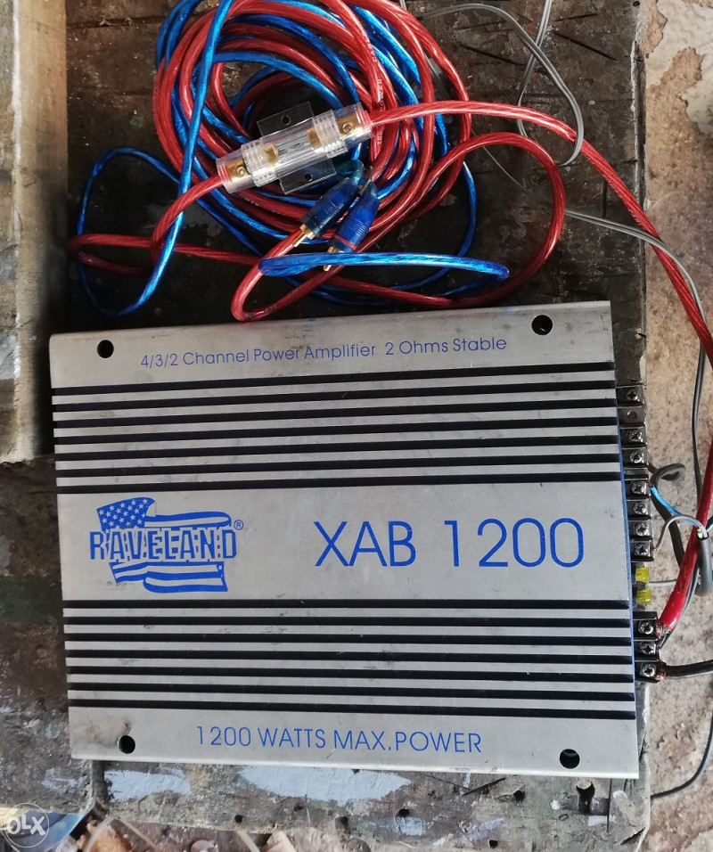 Raveland XAB 1200w pojačalo sa kablovima