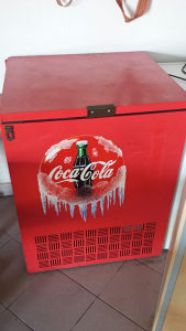 Coca cola frizider, rashladna vitrina