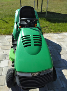 Traktor  kosacica za dvoriste