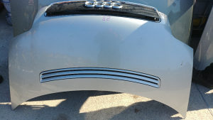 Hauba prednja Audi A2 siva maska znak