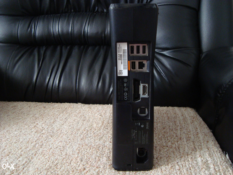 Xbox360 u kompletu sa 11 orginalnih igirca