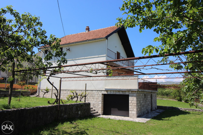 TREBINJE - BIHOVI: KUĆA SA OKUĆNICOM
