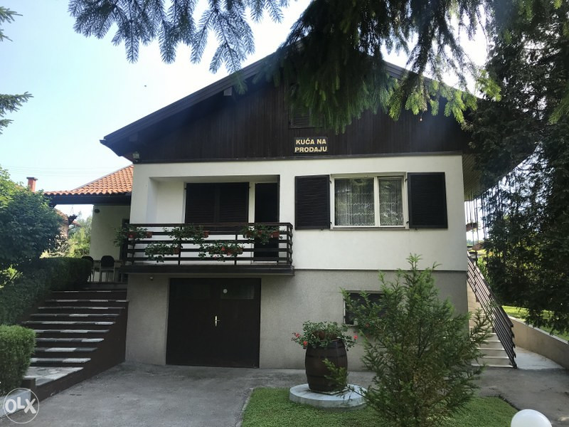 Moderna jednospratna kuća sa baštom VISOKO/MOŠTRE