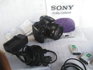 Sony DSC HX400V + 3bat + punjač 9000 okidanja