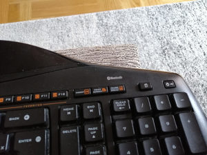 Logitech MX5500, Bluetooth tastatura