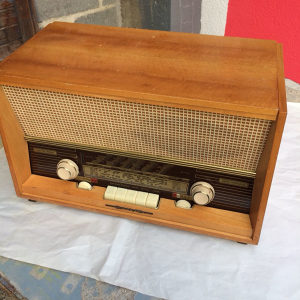Radio kuciste antika