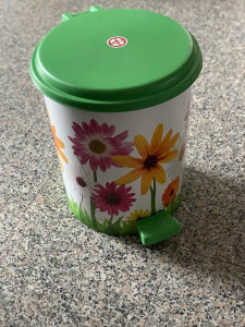 Kanta za smeće / otpatke sa stopom Flower | NOVO