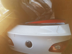 Zadnja hauba gepek VW passat CC