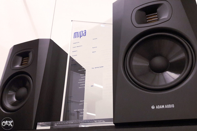 Adam T 7V aktivni monitor sa Box 100 stalkom