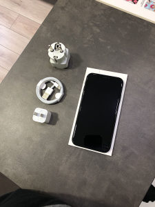 Iphone xr 64gb Space Gray GARANCIJA