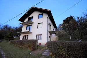 Hotonj - Vogošća - kuća sa 5000 m2
