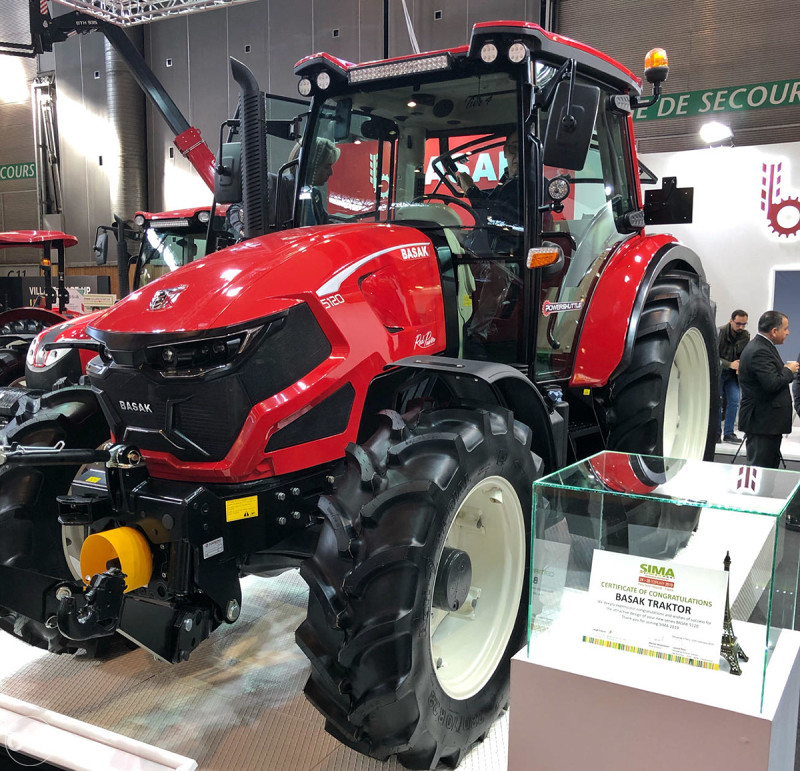 Traktor BASAK 5120