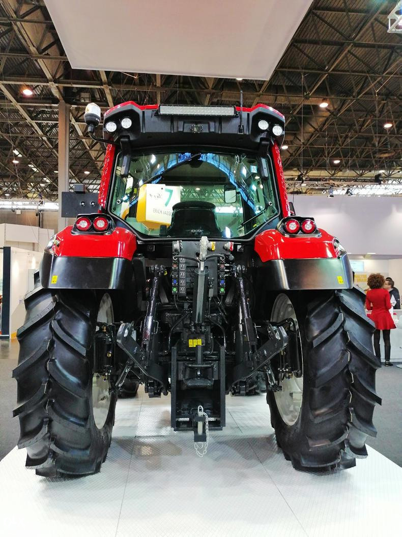 Traktor BASAK 5120