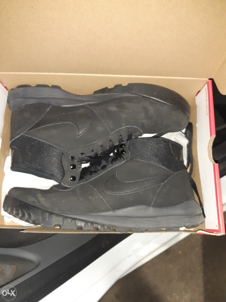 nike hoodland suede black