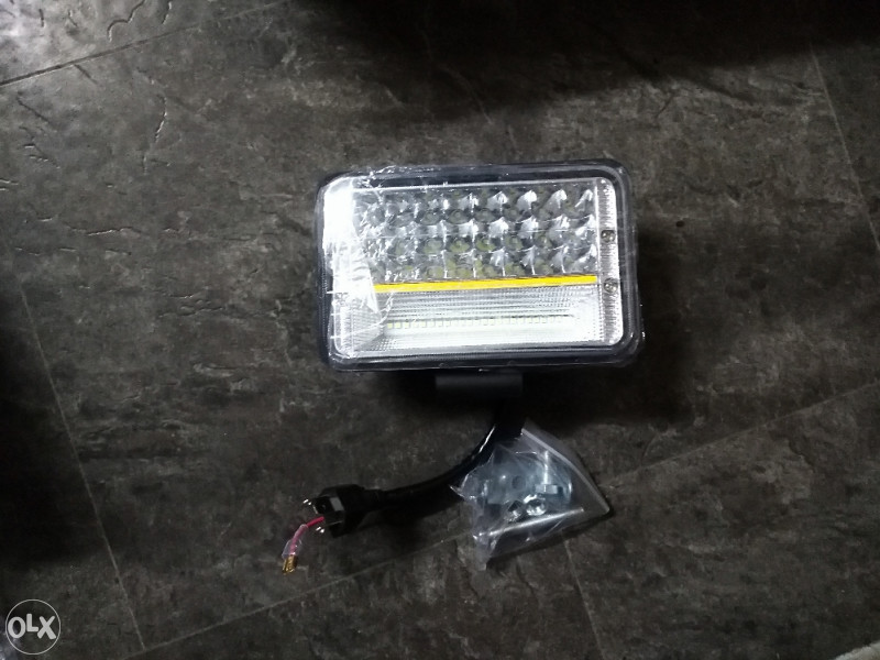 Led farovi 12-24v, univerzalni za sva vozila I kamione
