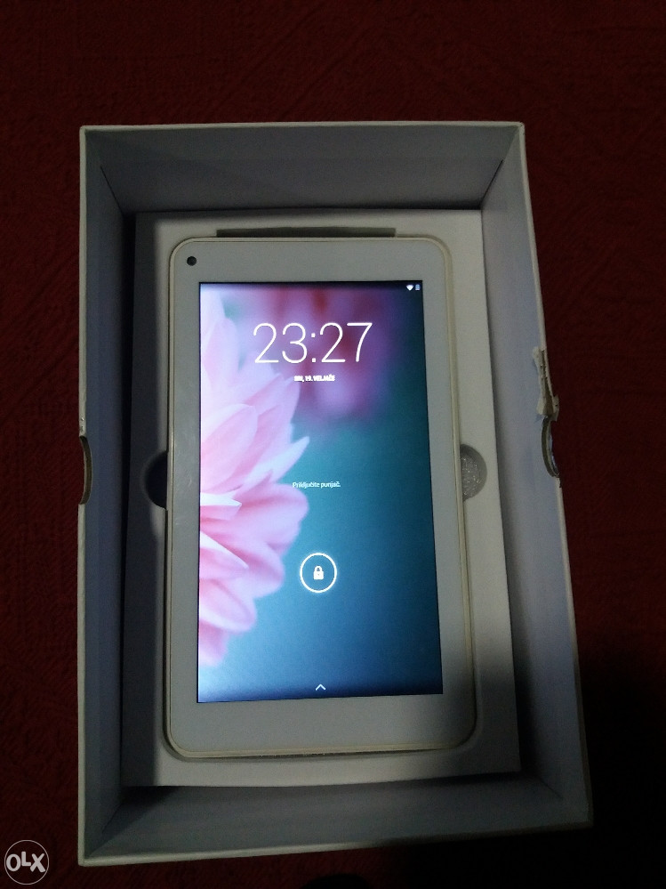 Tablet INTEX Charm II