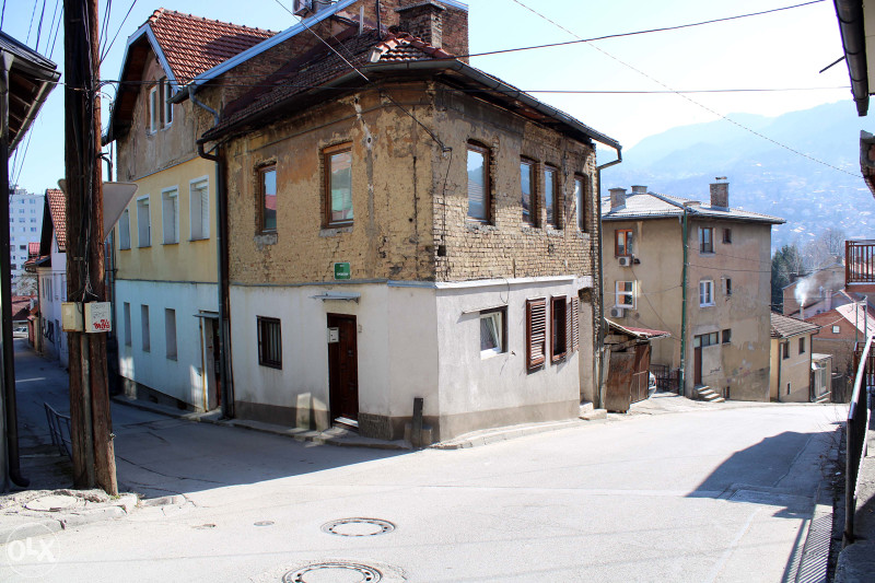 Trosoban stan sa parkingom - Centar - Tepebašina