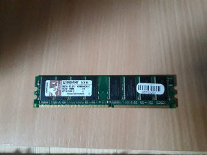 Ram memorija DDR 2, 4kom i DDR 1, 1kom.