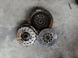 Set kvacila zamajac BMW e90 e84 320 x1 2.0