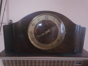 Stari komodni sat