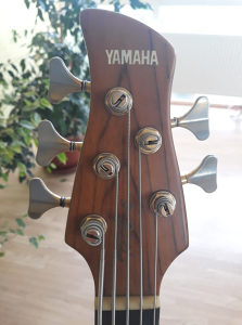 Yamaha TRB Japan petožičana bas gitara