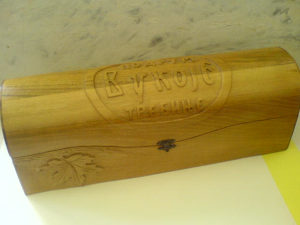 Drvena kutija za vino - rezbarija