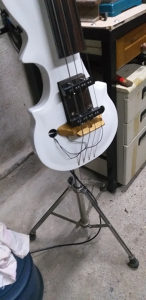 Upright bass, električni kontrabas