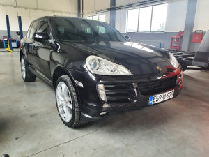 Porsche Cayenne 4.8 V8